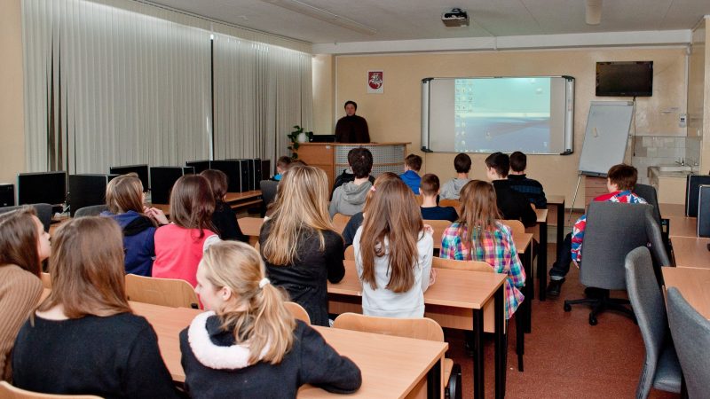 Naujos Švietimo įstatymo pataisos: siūloma, kad mokinių mokymosi krūvį reguliuotų švietimo, o ne sveikatos ministras