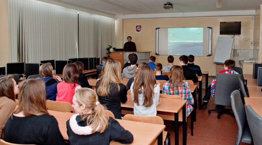 Naujos Švietimo įstatymo pataisos: siūloma, kad mokinių mokymosi krūvį reguliuotų švietimo, o ne sveikatos ministras