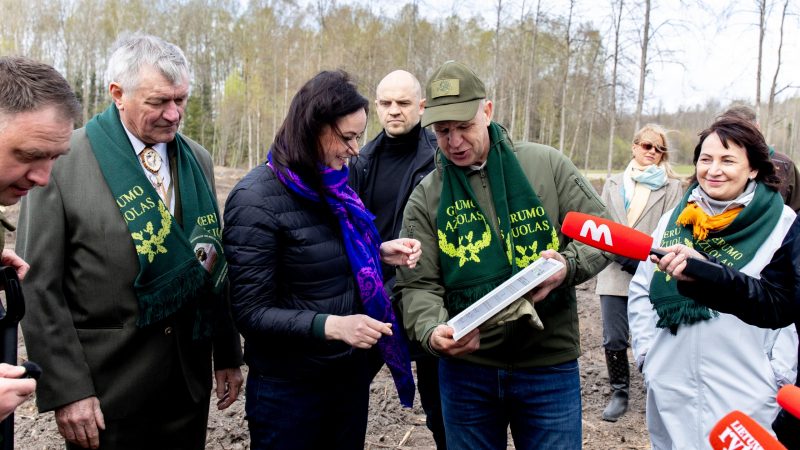 Premjerė prisijungė prie Nacionalinio miškasodžio