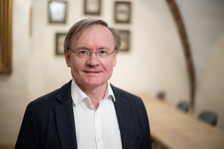 Premjerė sveikina dirigentą Robertą Šerveniką 60-mečio proga