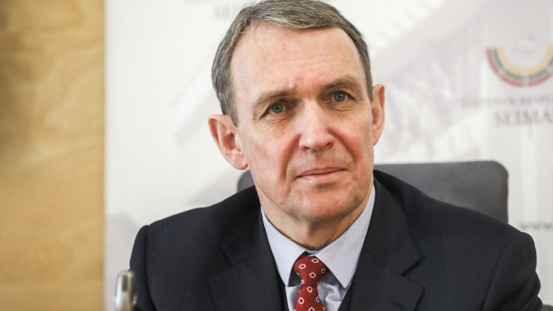 Premjerė sveikina filosofą Arvydą Juozaitį su jubiliejumi