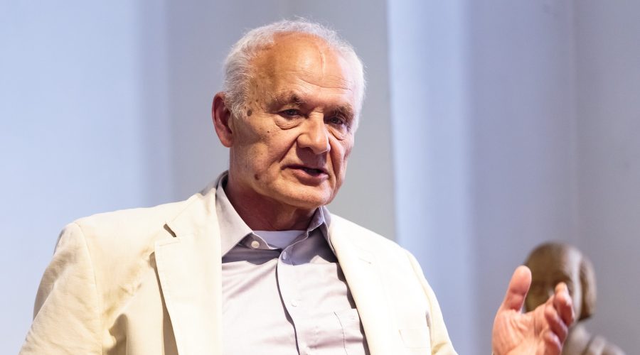 Vyriausybės vadovė sveikina vertėją, poetą Antaną Gailių su 75-mečiu